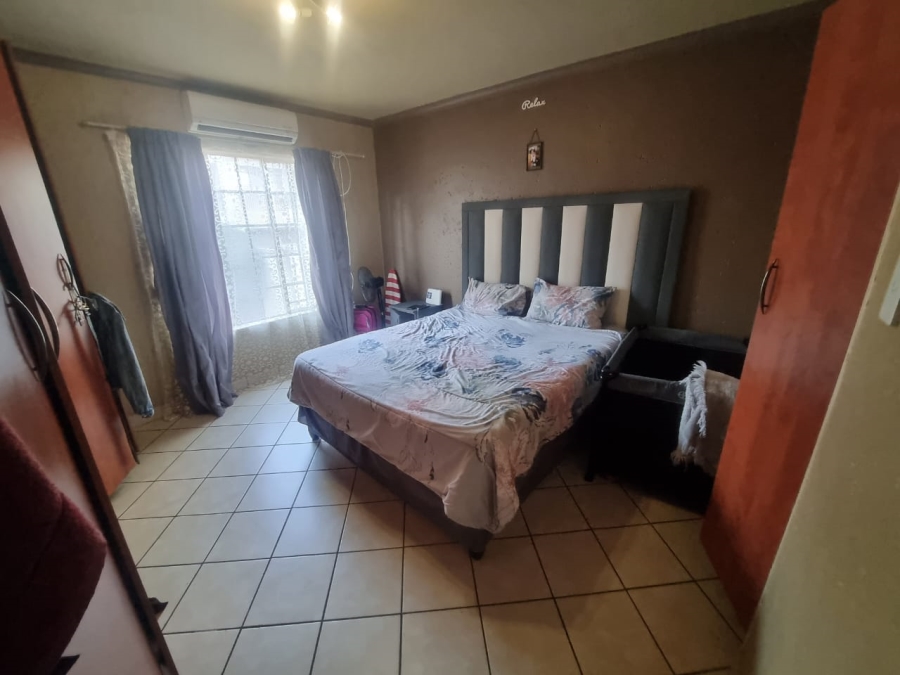 2 Bedroom Property for Sale in Waterval East North West